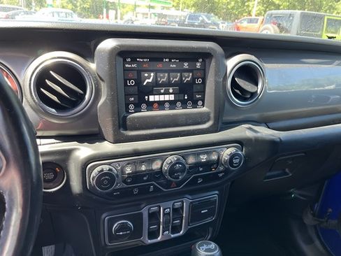 Used 2018 Jeep Wrangler Unlimited Sahara w/ Cold Weather Group AWD/4WD image 25