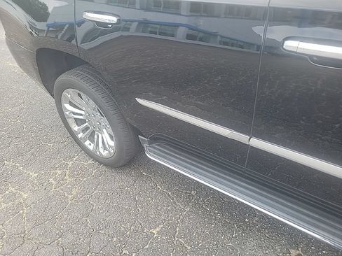 Used 2019 Cadillac Escalade Luxury RWD image 10