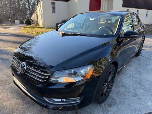 Used 2012 Volkswagen Passat TDI SE image 13