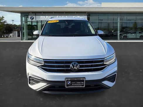 Used 2024 Volkswagen Tiguan SE image 3