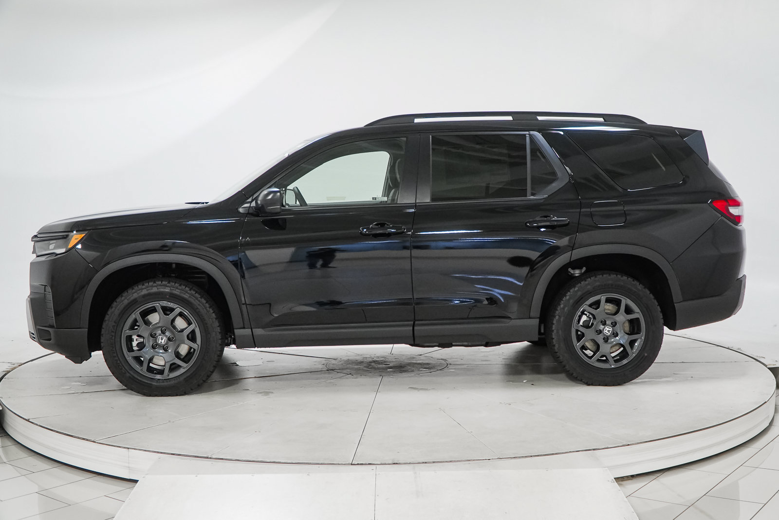 New 2026 Honda Pilot TrailSport image 4