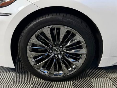 Used 2018 Lexus LS 500 w/ Interior Upgrade Package RWD image 17