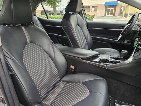 Used 2018 Toyota Camry SE image 18