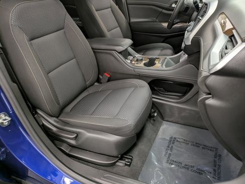 Used 2023 GMC Acadia SLE w/ Driver Convenience Package image 28