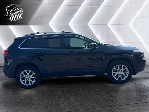 Used 2016 Jeep Cherokee Latitude w/ Cold Weather Group AWD/4WD image 6