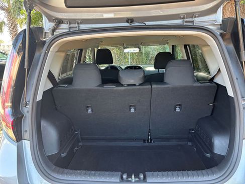 Used 2025 Kia Soul LX w/ LX Technology Package FWD image 30