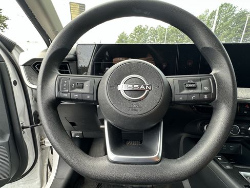 Used 2025 Nissan Kicks SV FWD image 6