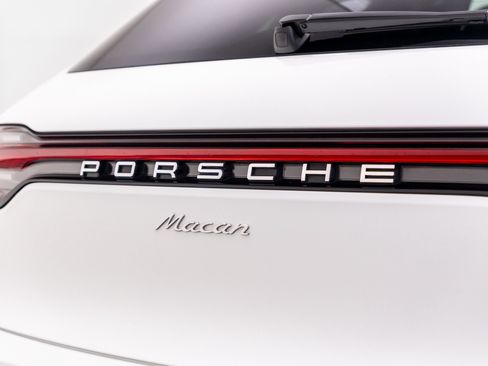 Certified 2026 Porsche Macan AWD/4WD image 37