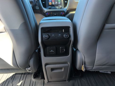 Used 2019 GMC Acadia SLT image 32