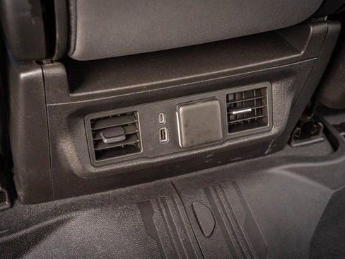 Used 2022 GMC Sierra 1500 SLE image 30