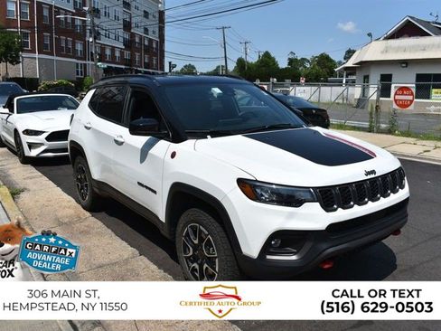 Used 2025 Jeep Compass Trailhawk AWD/4WD image 4