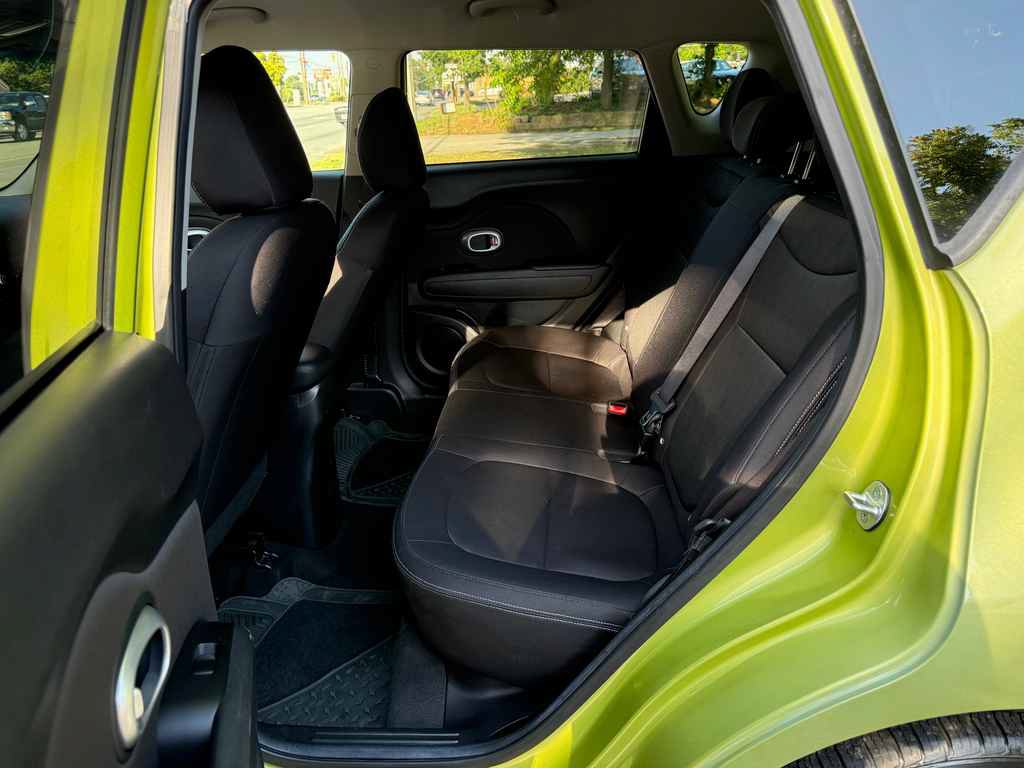 Used 2015 Kia Soul FWD image 10
