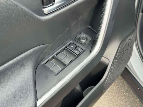Used 2025 Toyota RAV4 XLE AWD/4WD image 19