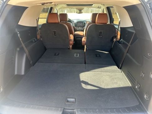 Used 2021 Chevrolet Traverse High Country image 39