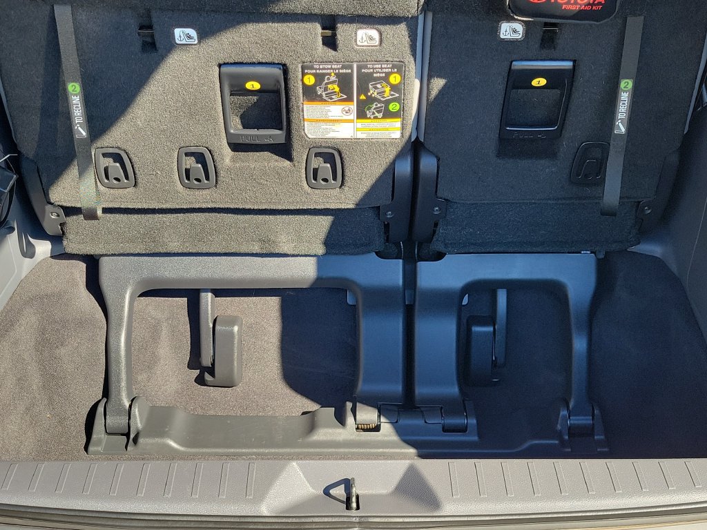 Used 2024 Toyota Sienna XLE FWD image 12