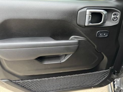 Used 2024 Jeep Gladiator Rubicon w/ Technology Group image 21