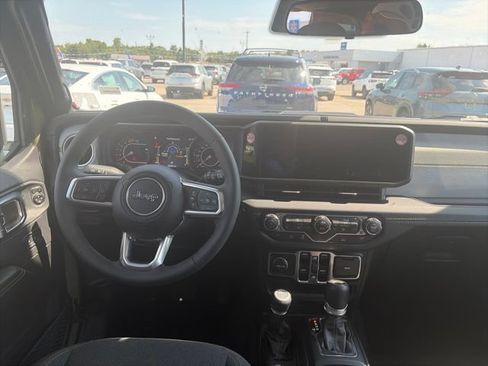 Used 2026 Jeep Wrangler Unlimited Sahara AWD/4WD image 14