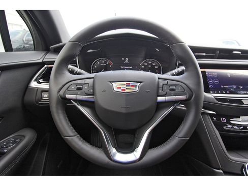 New 2025 Cadillac XT6 Luxury image 14