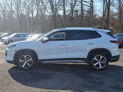 Certified 2025 Volkswagen Tiguan SE w/ Panoramic Sunroof Package image 6