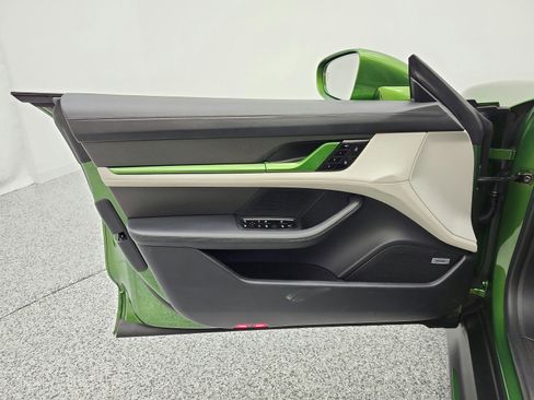 Used 2020 Porsche Taycan image 13