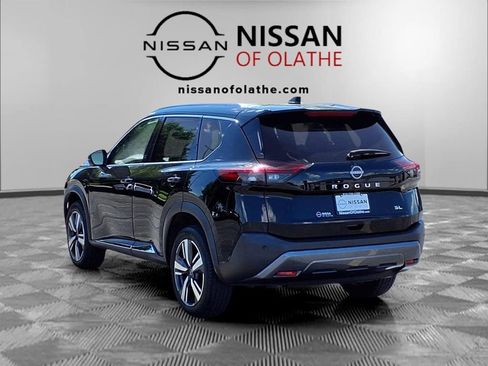 Used 2023 Nissan Rogue SL w/ SL Premium Package FWD image 3