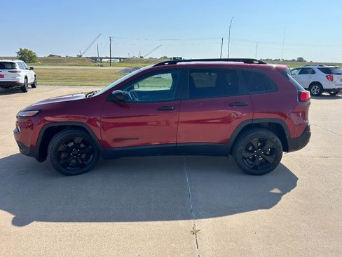 Used 2016 Jeep Cherokee Sport image 6