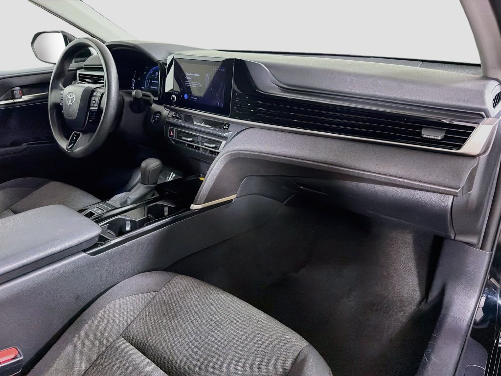 Used 2025 Toyota Camry LE FWD image 30