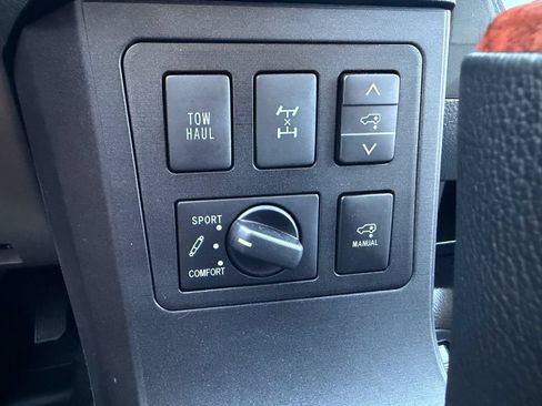 Used 2018 Toyota Sequoia Platinum AWD/4WD image 38