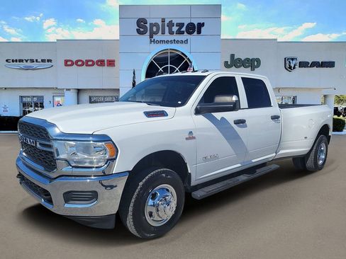Used 2020 RAM 3500 Tradesman w/ Chrome Appearance Group image 4