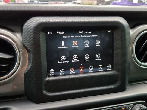 Certified 2019 Jeep Wrangler Unlimited Sahara AWD/4WD image 25