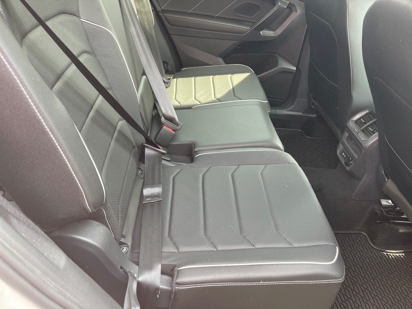 Used 2023 Volkswagen Tiguan SEL R-Line AWD/4WD image 15