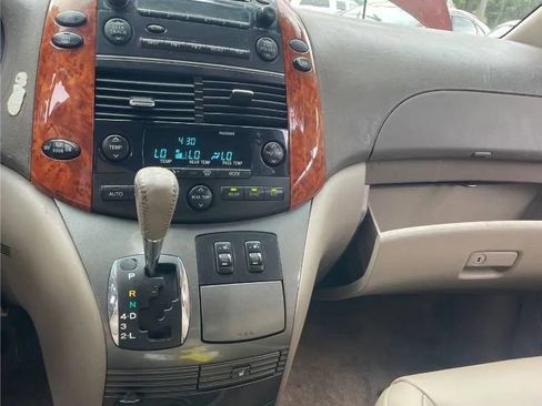 Used 2007 Toyota Sienna XLE image 12