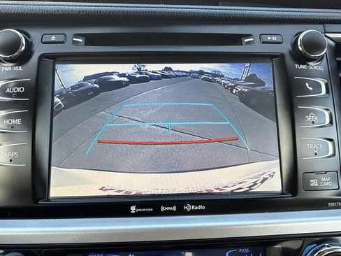 Used 2017 Toyota Highlander XLE image 28