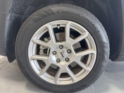 Used 2023 Jeep Renegade Latitude image 11