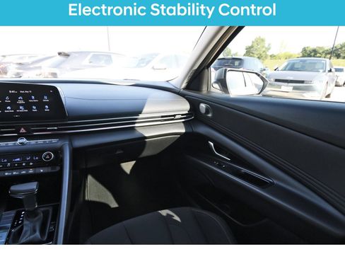 Certified 2024 Hyundai Elantra SEL w/ Convenience Package FWD image 13