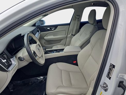 Used 2020 Volvo S60 T5 Momentum FWD image 19