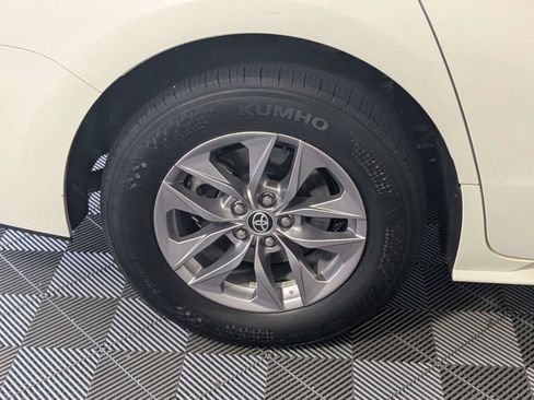 Used 2021 Toyota Sienna XLE w/ XLE Plus Package FWD image 11