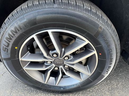 Used 2022 Jeep Grand Cherokee Limited image 10