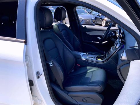 Used 2022 Mercedes-Benz GLC 300 4MATIC image 9