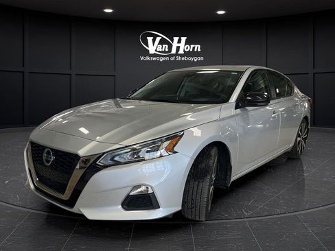 Used 2021 Nissan Altima 2.5 SR w/ SR Premium Package FWD image 3