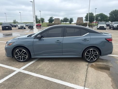 Used 2025 Nissan Sentra SR FWD image 4