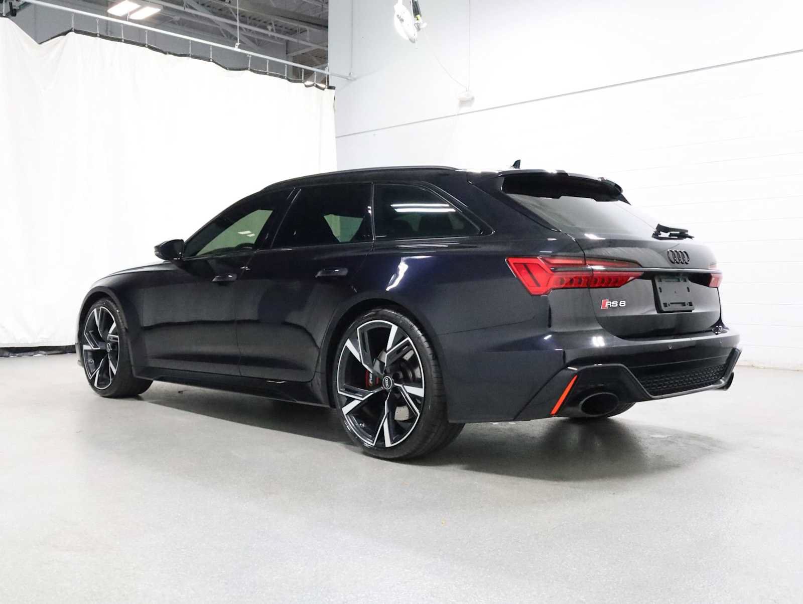 Used 2022 Audi RS 6 AWD/4WD image 3