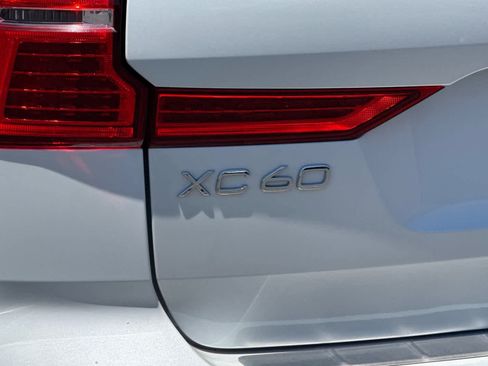 Used 2022 Volvo XC60 B5 Inscription w/ Advanced Package FWD image 32