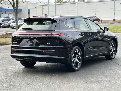 Used 2025 Toyota Crown Signia image 11