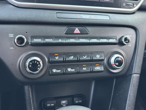 Used 2022 Kia Sportage LX image 6