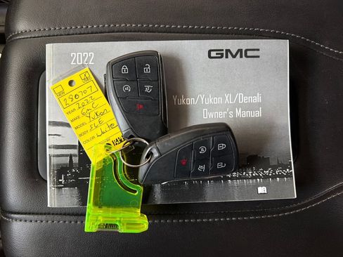 Used 2022 GMC Yukon SLE w/ Gmc Pro Safety Plus Package AWD/4WD image 37