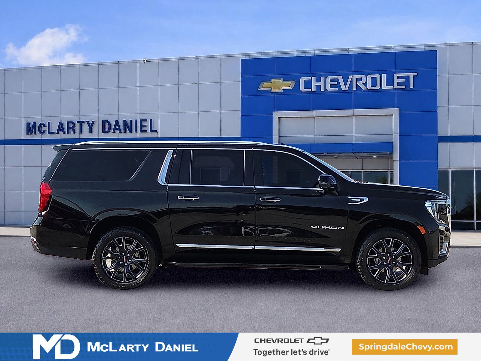 Certified 2023 GMC Yukon XL SLT w/ SLT Luxury Package AWD/4WD image 6