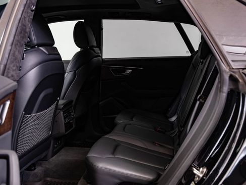 Used 2022 Audi Q8 Prestige AWD/4WD image 45