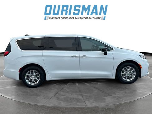 New 2026 Chrysler Pacifica Select image 7