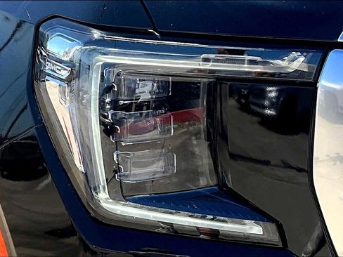 Used 2021 GMC Yukon Denali w/ Denali Premium Package image 28